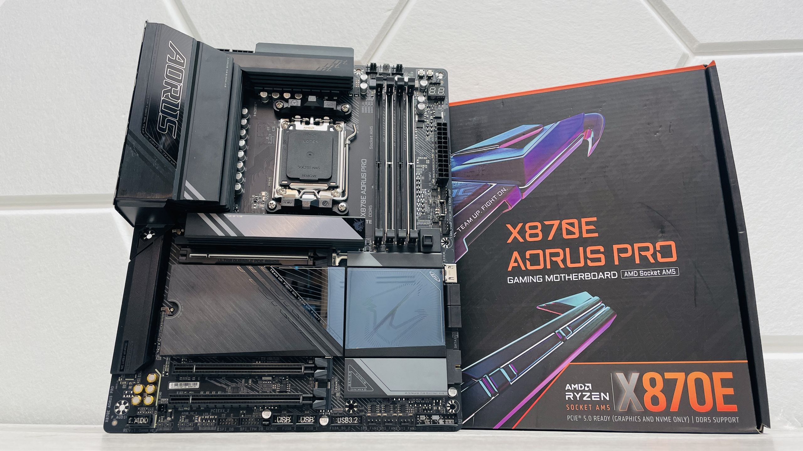 新品未使用　GIGABYTE X870E AORUS PRO dDqnT9GkrJ2uyFZyuoWXwQ-2560-80.jpg