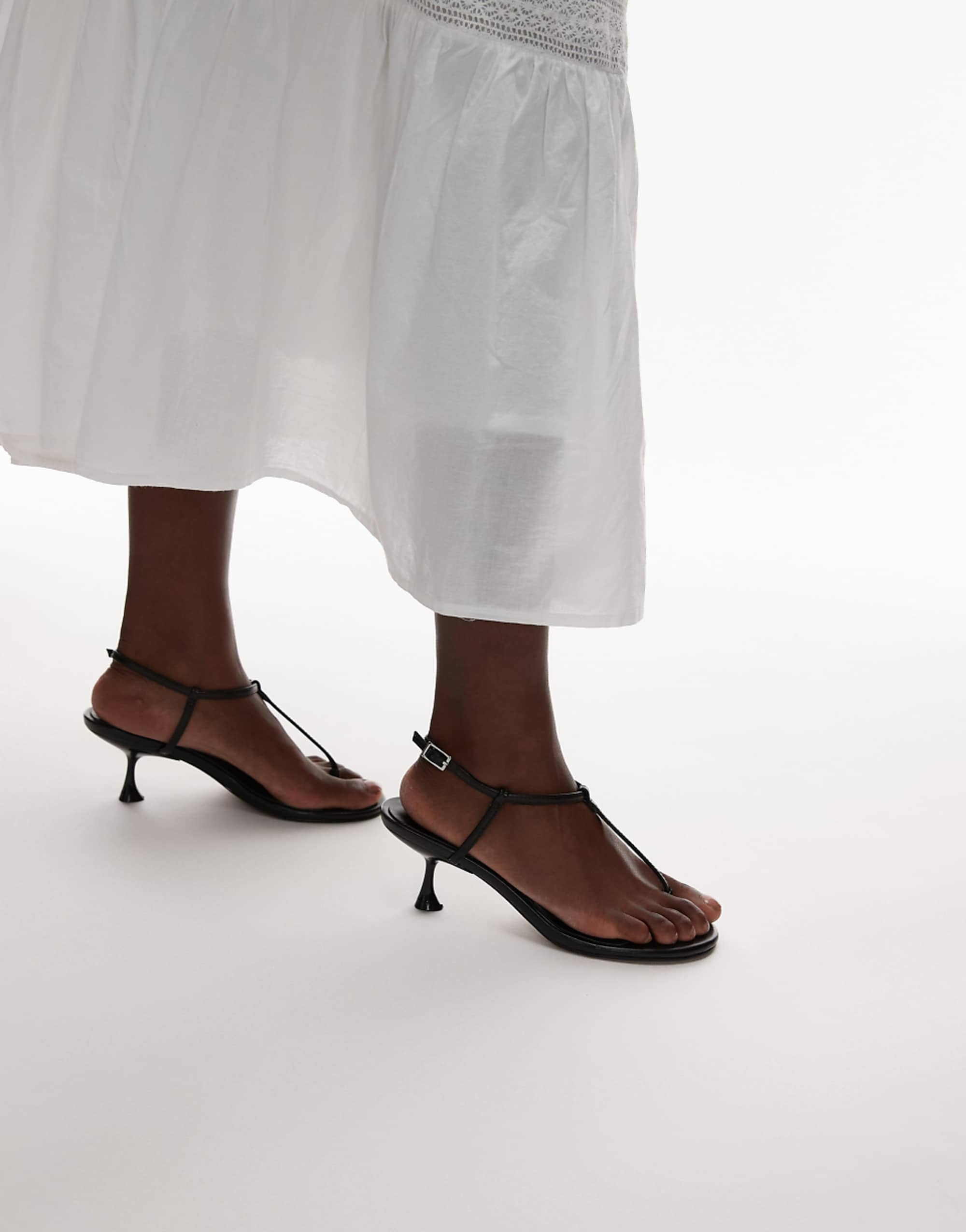 Topshop Imani Toe Thong Mid Heel in Black