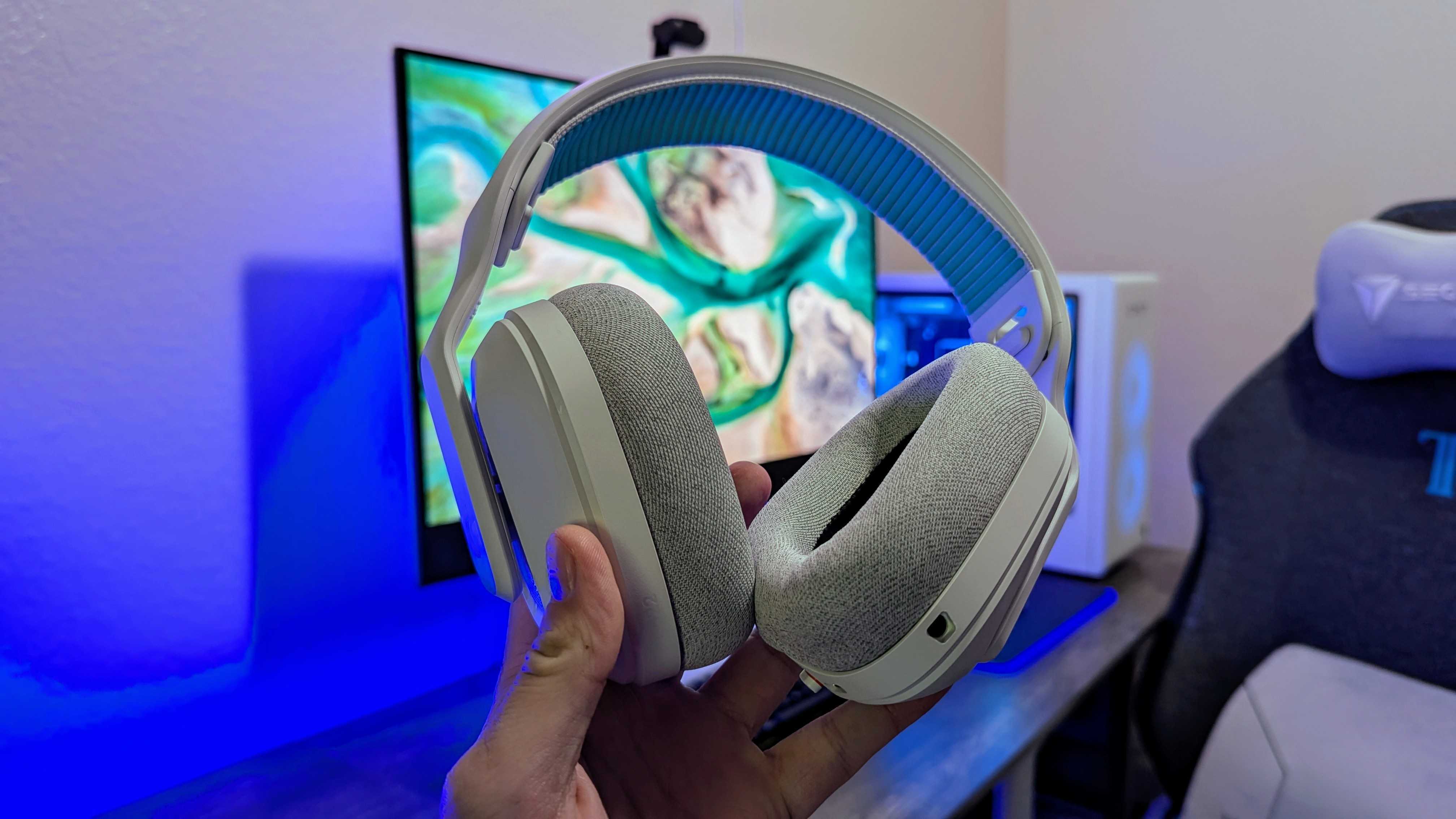 Image of the Logitech G522 LIGHTSPEED wireless gaming headset.