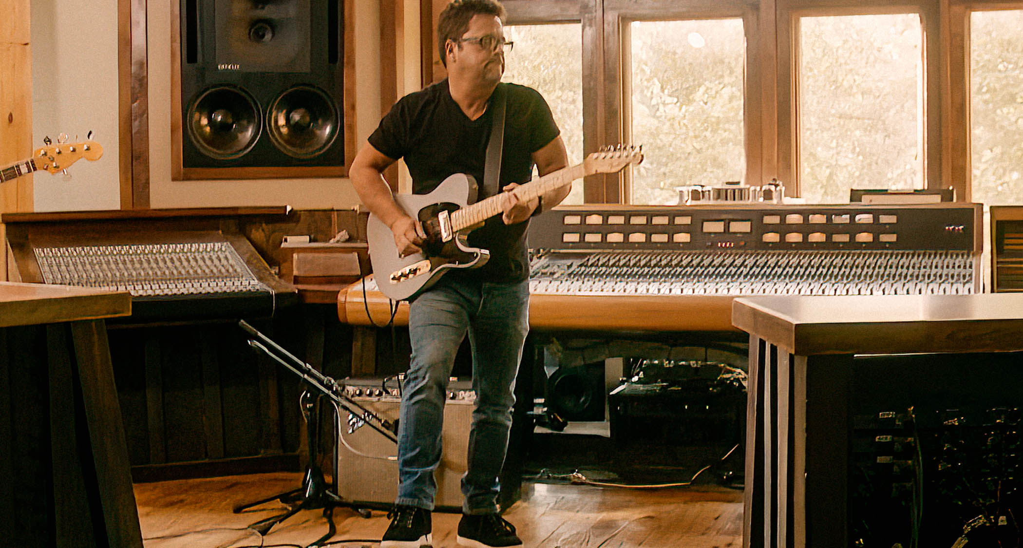 Studio ace Brent Mason with his Primer Gray signature Fender Telecaster, a heavily modded electric that can cover all bases.