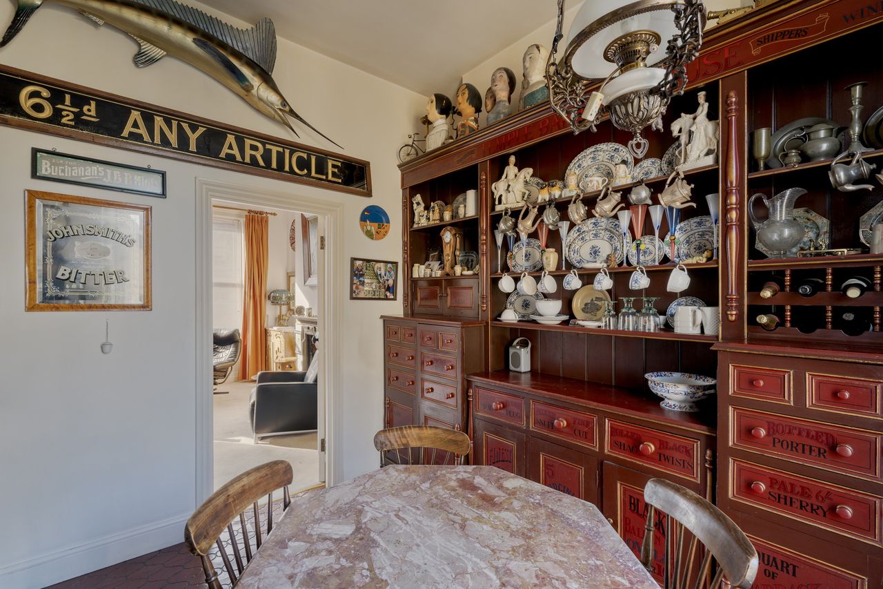 Images of Alice's in Portobello Market