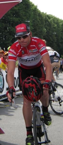 Cadel Evans (BMC) wears the red points jersey instead of the rainbow jersey
