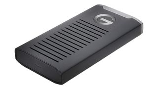 G-Technology 1TB G-DRIVE mobile SSD mot hvit bakgrunn