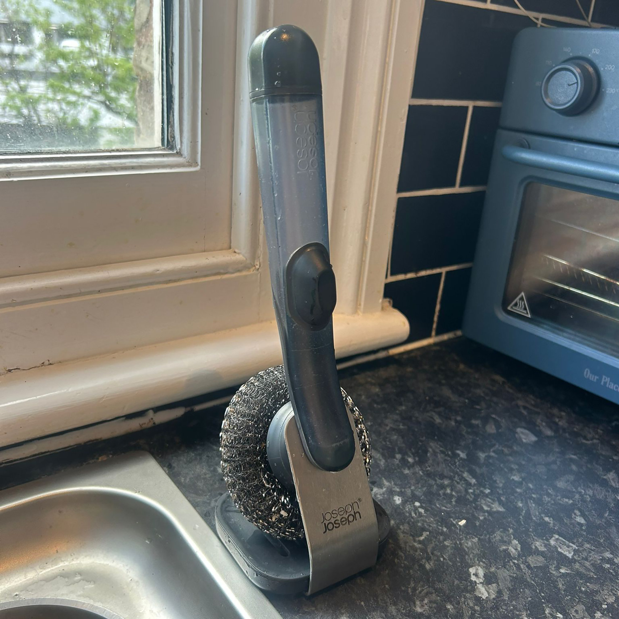 Joseph Joseph sink tech washing up brush