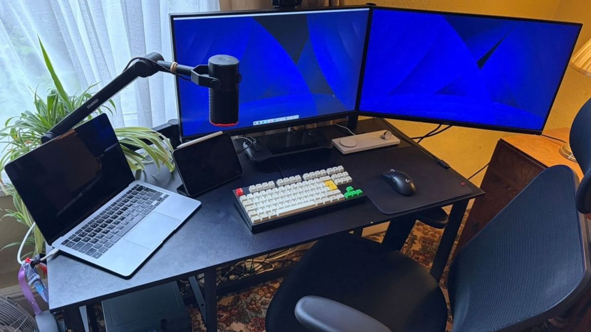 Joshua Wolen's desk