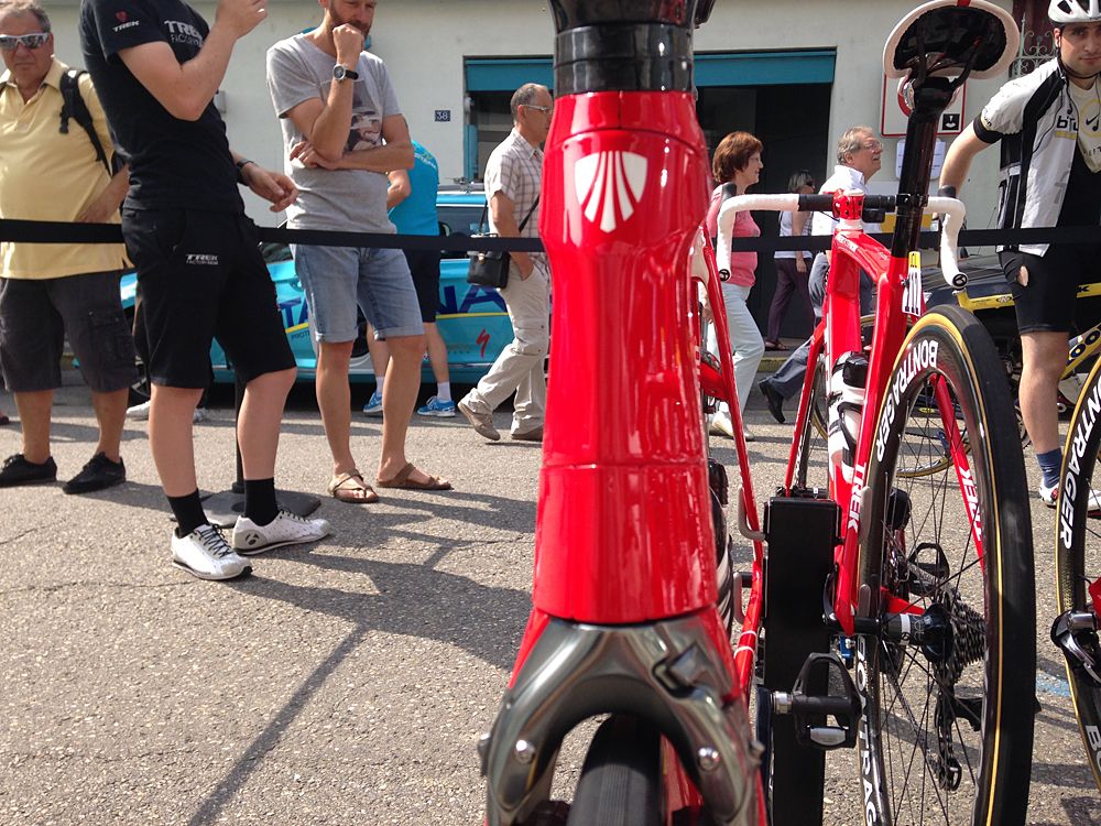 From the front, the aerodynamic profile of Mollema's unlabeled Trek is very sleek