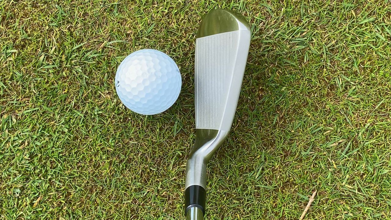 Photo of the 7 iron in the Tour Edge Hot Launch C524 Irons