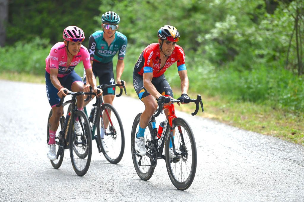 APRICA, ITALY - MAY 24: Jai Hindley of Australia and Team Bora - Hansgrohe, Richard Carapaz of Ecuador and Team INEOS Grenadiers Pink Leader Jersey and Mikel Landa Meana of Spain and Team Bahrain Victorious compete during the 105th Giro d'Italia 2022, Stage 16 a 202km stage from Sal&Atilde;&sup2; to Aprica 1173m / #Giro / #WorldTour / on May 24, 2022 in Aprica, Italy. (Photo by Tim de Waele/Getty Images)