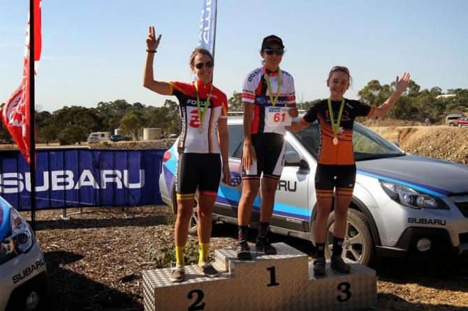 Womens Eliminator podium (L-R): Sarah Holmes, Rowena Fry, Em Parkes.