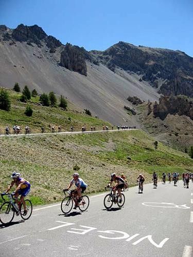 Approaching the summit of the Col d'Izoard.