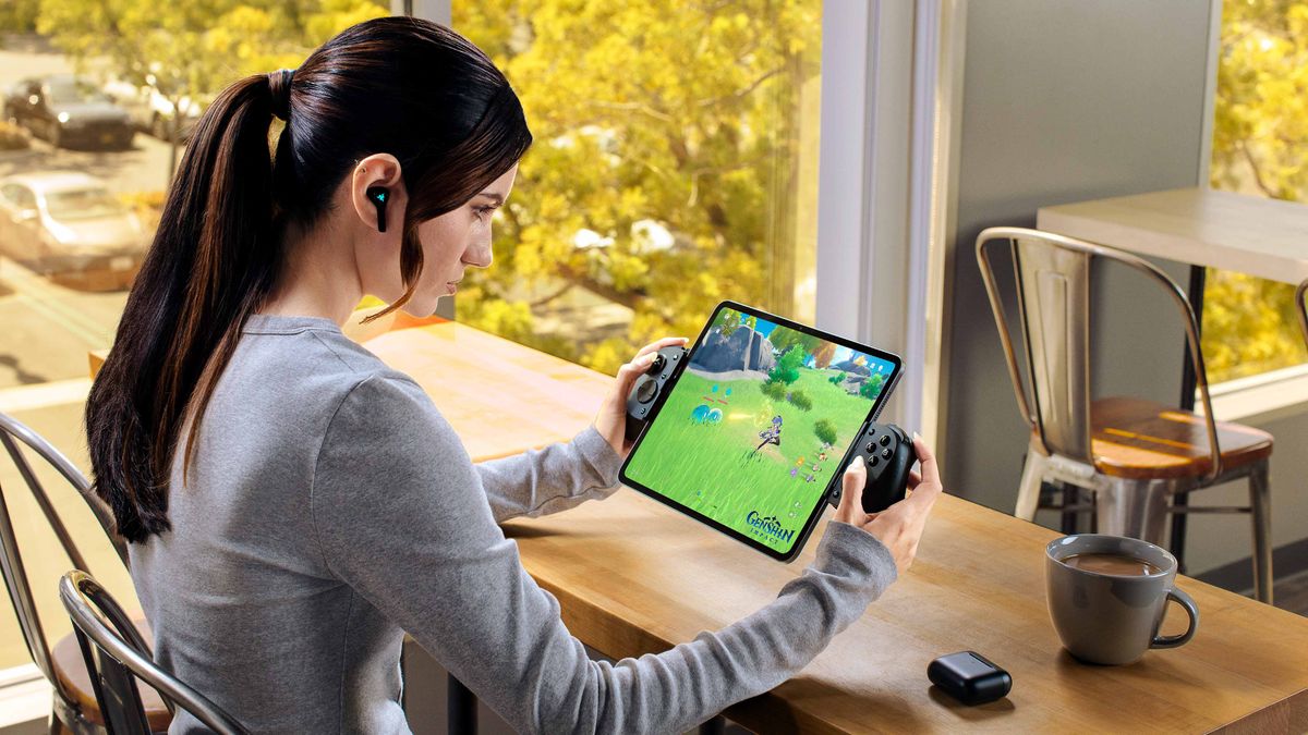 Images of the Razer Kishi V3 line of mobile controllers.