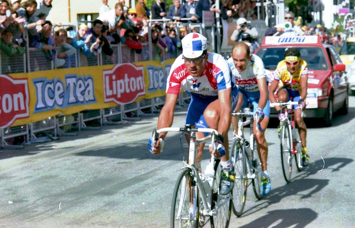 Pantani waits and links up with Indurain and Nelson Rodriguez