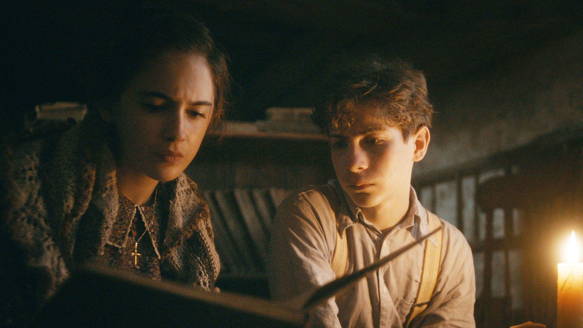 Julia Butters and Jacob Tremblay in 
