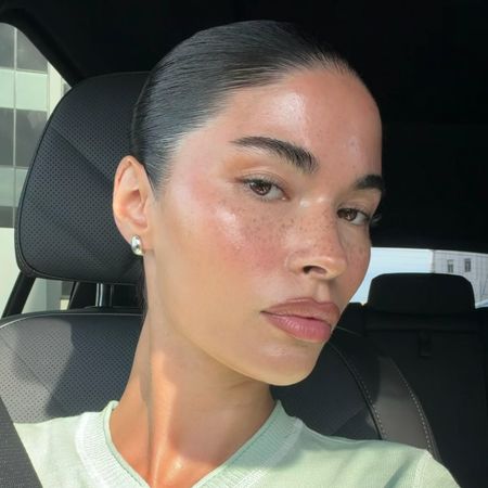 Selfie of Aisha Potter sitting in a car 