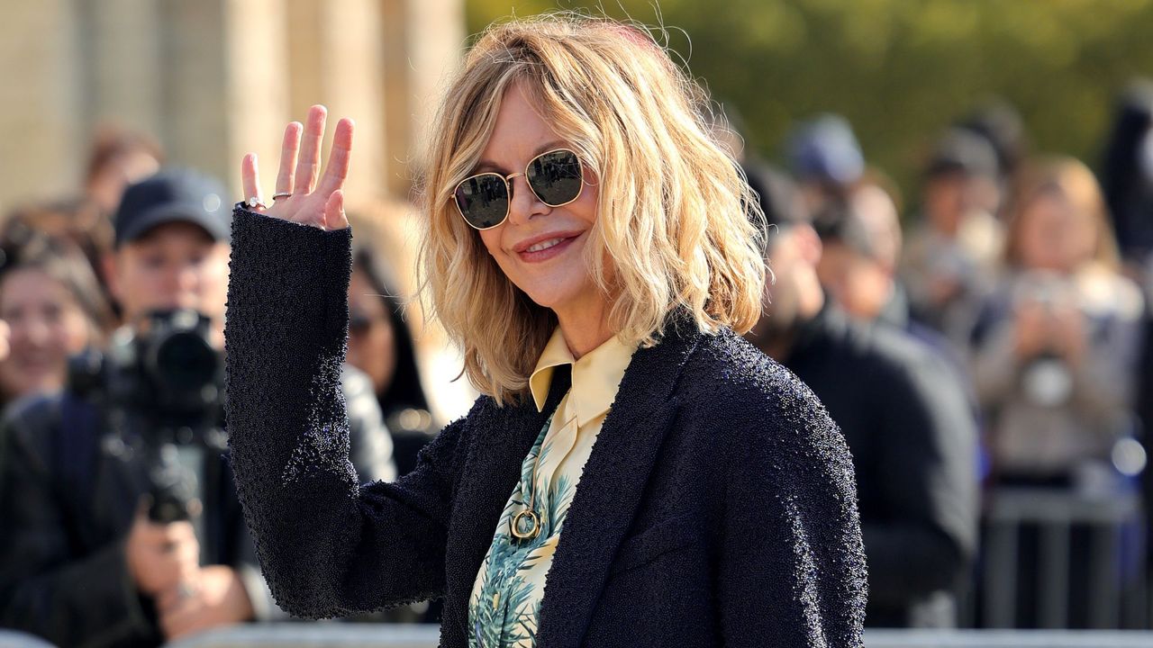 Meg Ryan attends the Loewe Paris Womenswear Spring-Summer 2025 show as part of Paris Fashion Week on September 27, 2024 in Paris, France. 