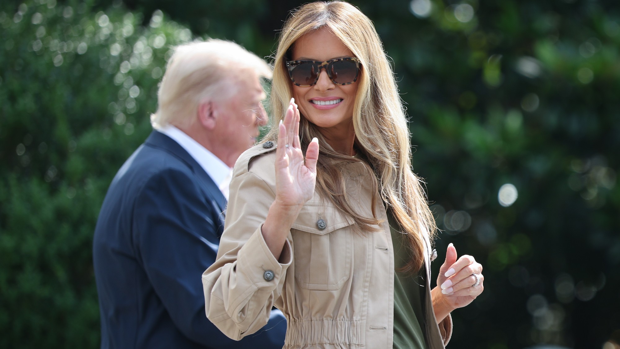 Melania Trump waves to crowd