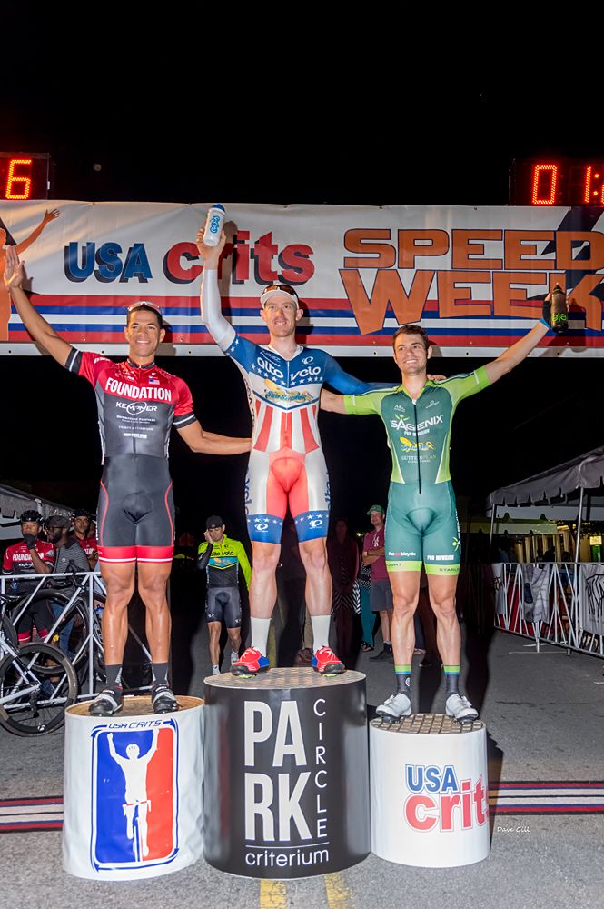 Holloway wins the men's race