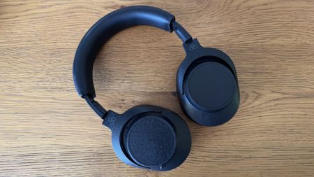 Final UX5000 headphones