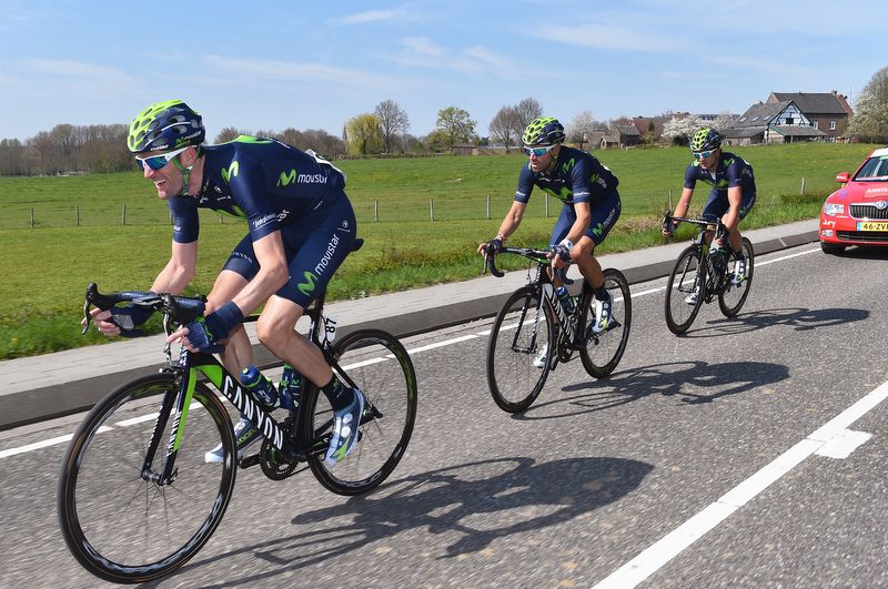Rory Sutherland brings Alejandro Valverde (Movistar) back into the peloton