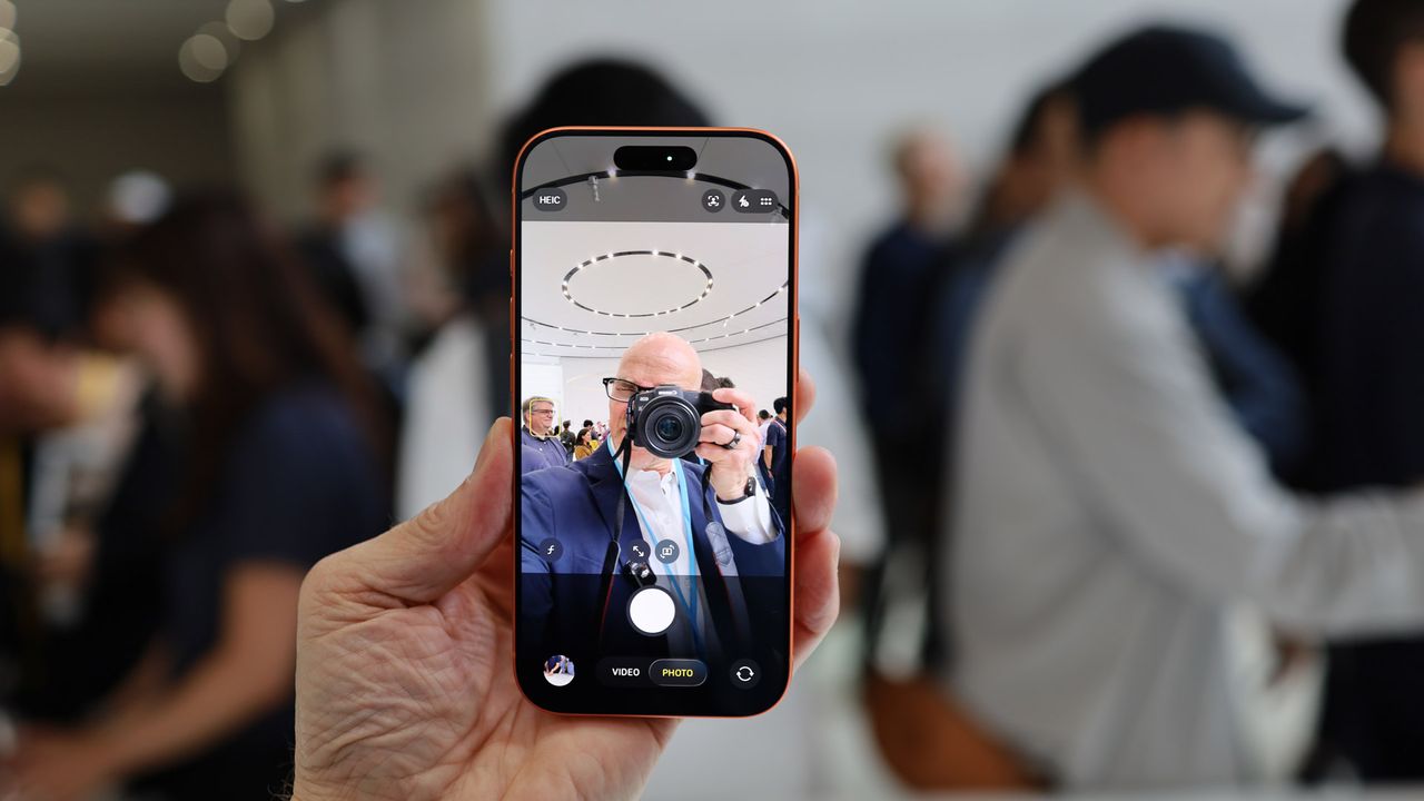 Apple iPhone 17 Pro HANDS ON