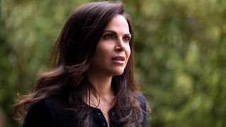 Lana Parrilla as Lisa Trammell outside in The Lincoln Lawyer season 2 episode 10