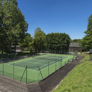 sussex house tennis court
