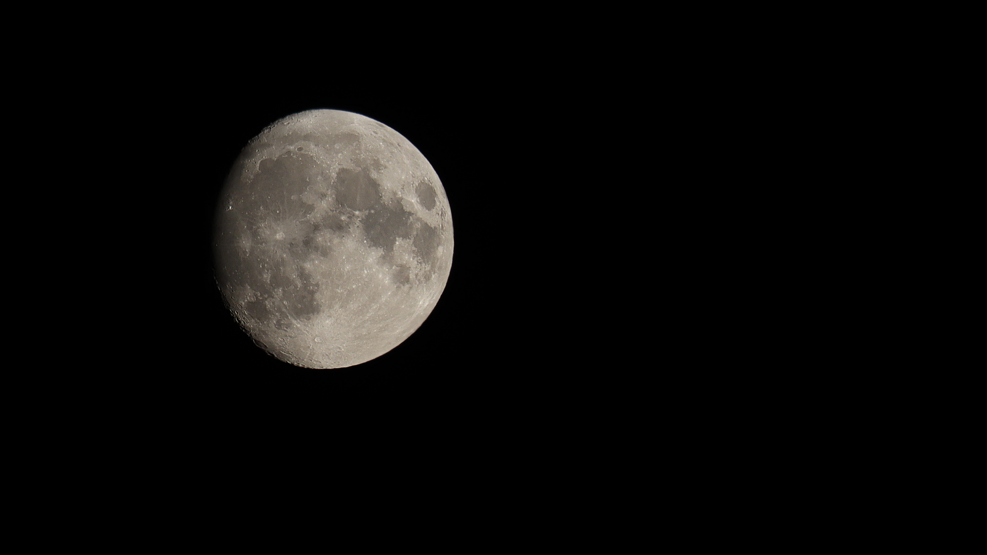 Photo of the moon taken with the Sony A7 III.