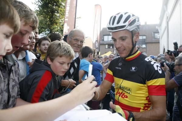 Gilbert signs an autograph