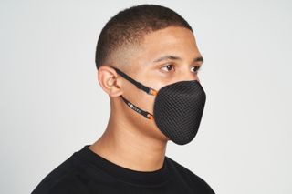 Model wearing Masuku one face mask concept in black