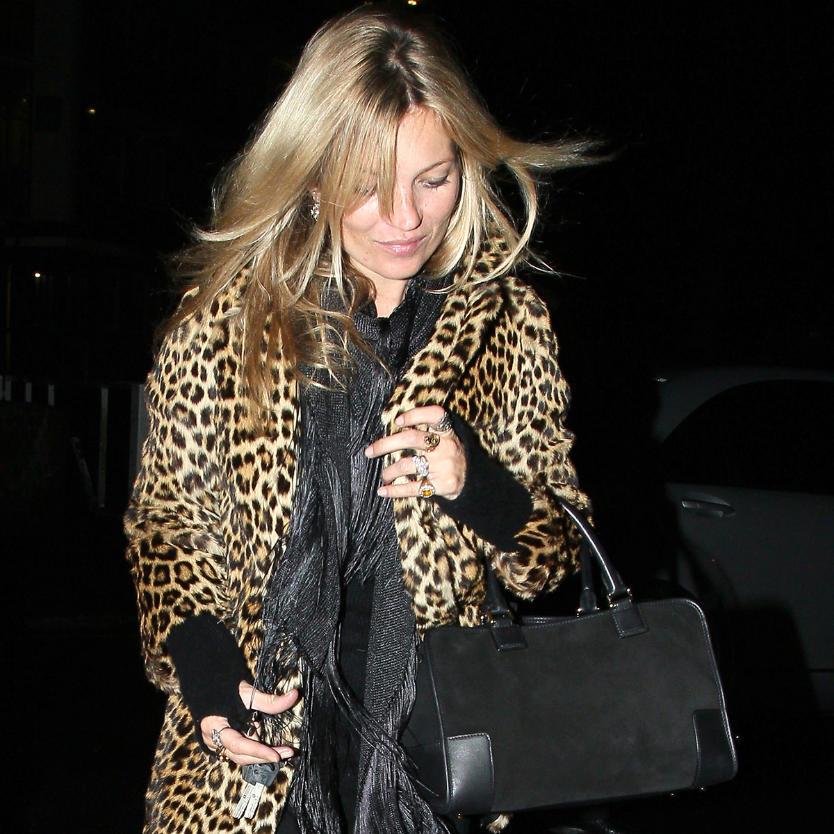 Kate moss wears the loewe amazon bag and a leopard jacket.
