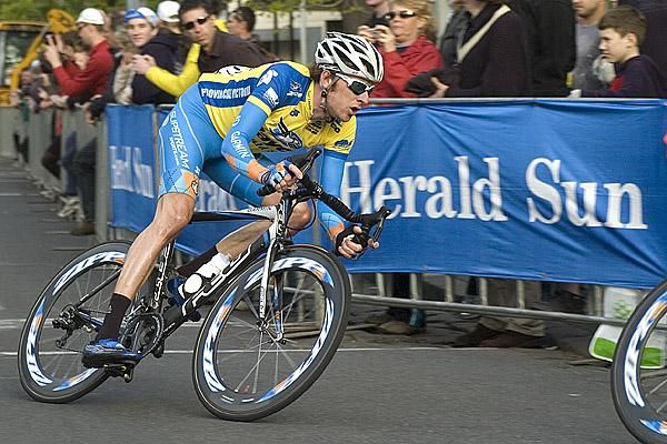 Brad Wiggins (Garmin-Slipstream) leans into a bend during the final day of the 2009 Jayco Herald Sun Tour.