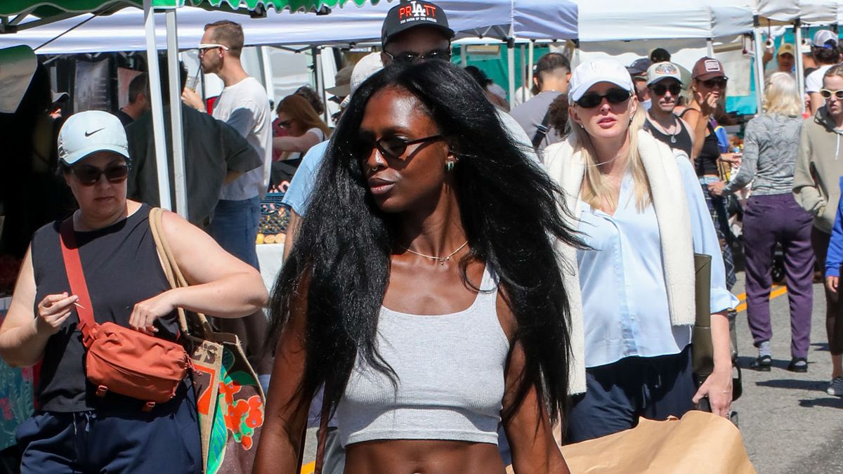 Confirmed: This Is the Specific Low-Key Jeans Trend to Wear With Flats This Summer