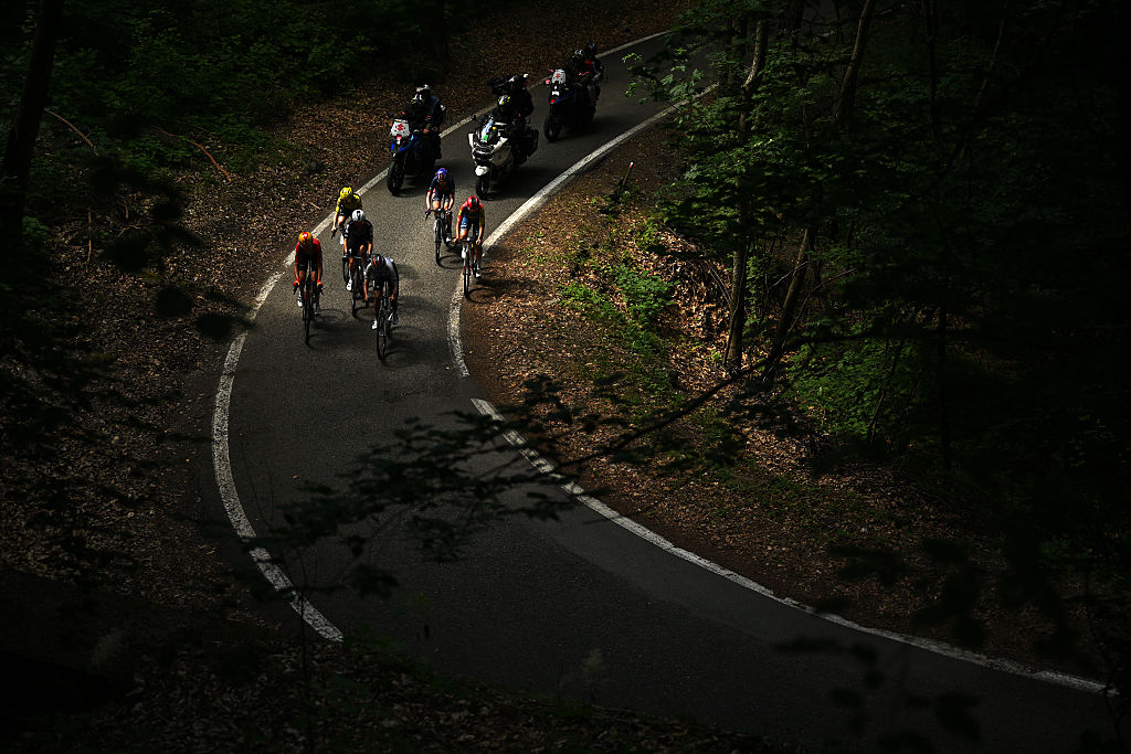 Giro d'Italia Women stage 8 LIVE: A favourites' group leads on the upper slopes of the Colle delle Finestre where th race will finish after an avalanche