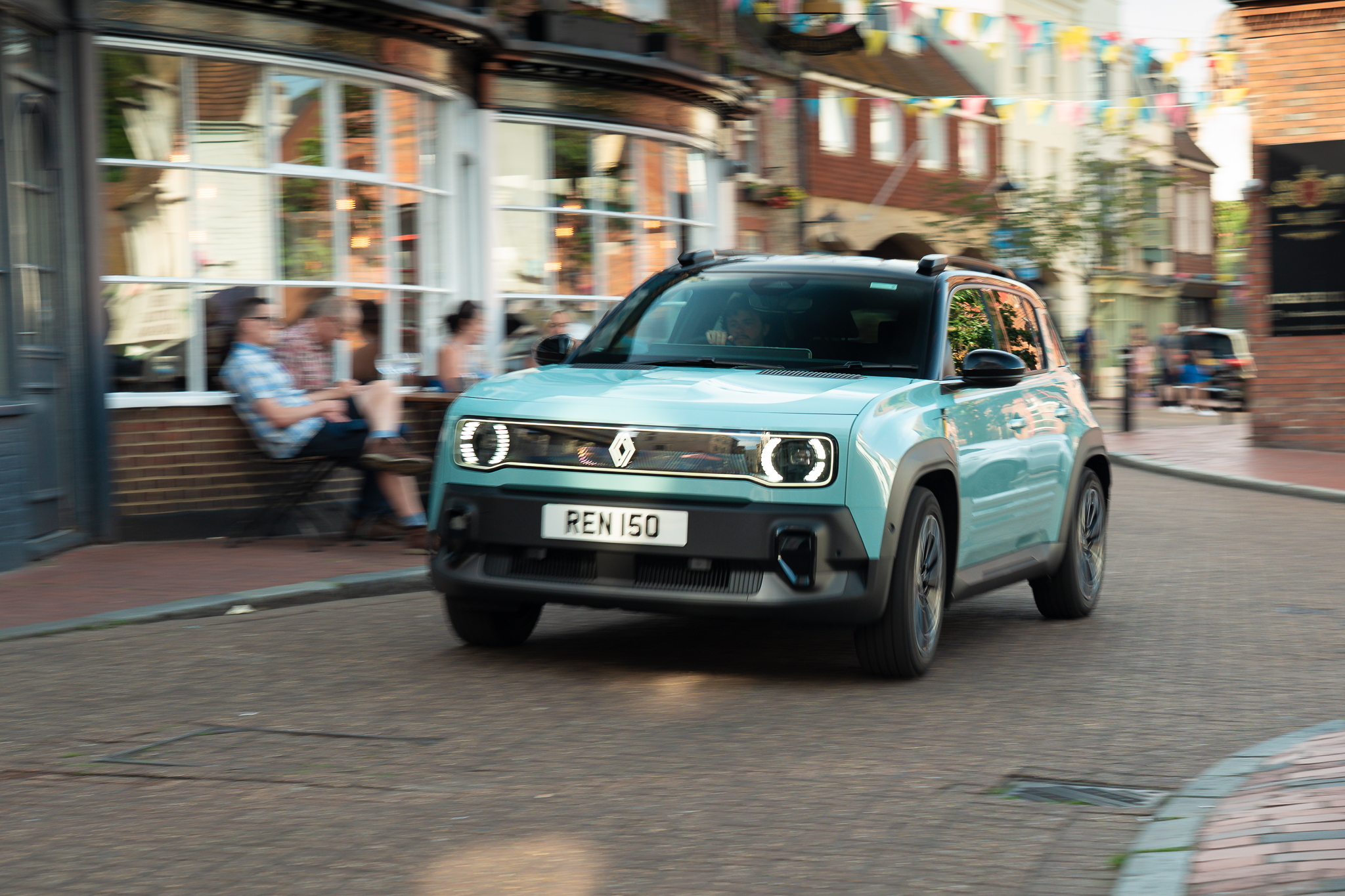 A renault cruises through London
