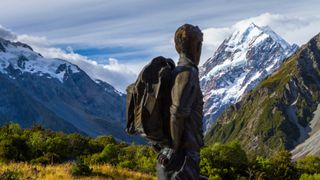A statue of Edmund Hillary gazes at Mount Aoraki (Mount Cook) in New Zealand