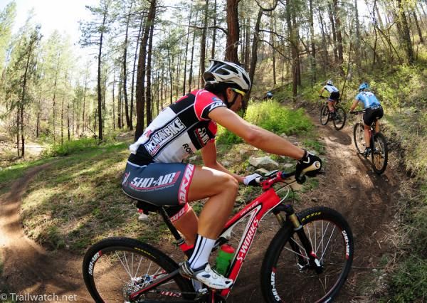 Pua Mata (ShoAir) chasing Chloe Woodruff (Crank Bros) and Kelli Emmett (Giant) early in the race