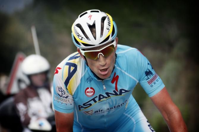 Lieuwe Westra tries a solo attack
