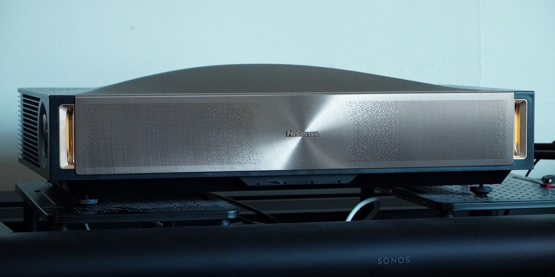 Hisense L9Q on table