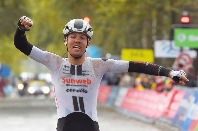 Casper Pedersen esulta sul traguardo di Tours (Getty Images Sport)