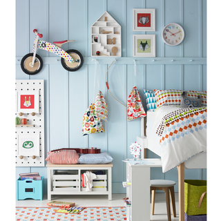 kids room with sack of basket and storage bench