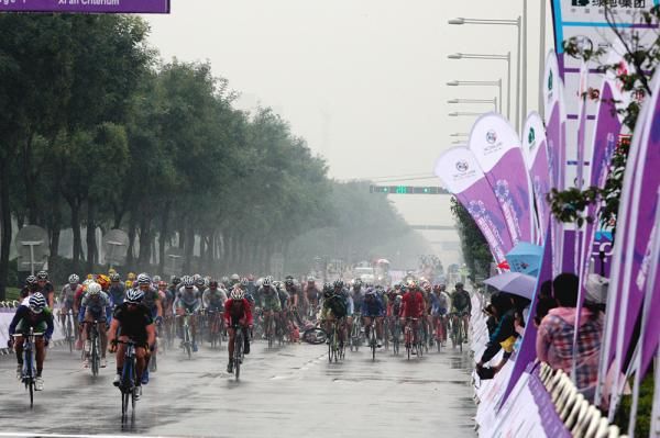 Rogers sprints away from the mayhem to claim the stage