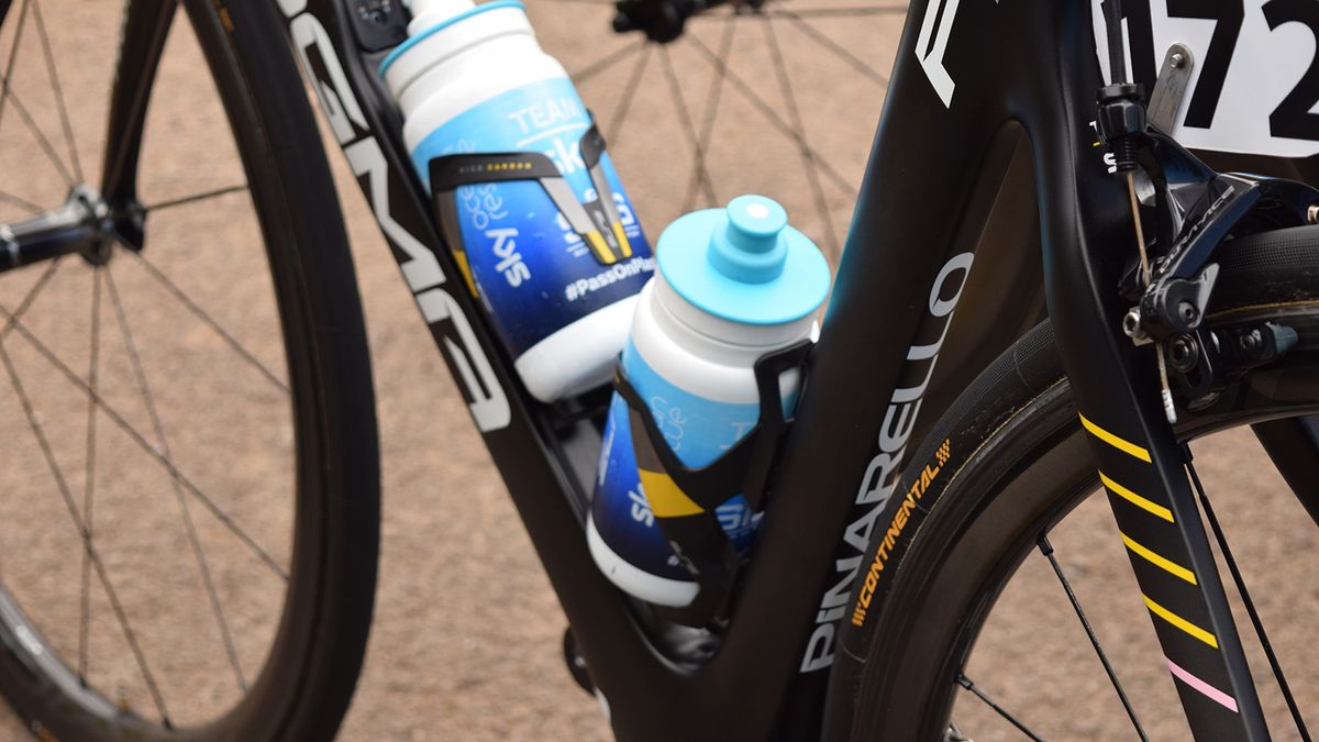 Froome's bike was also equipped with special yellow versions of Elite Custom Race Plus bottle cages