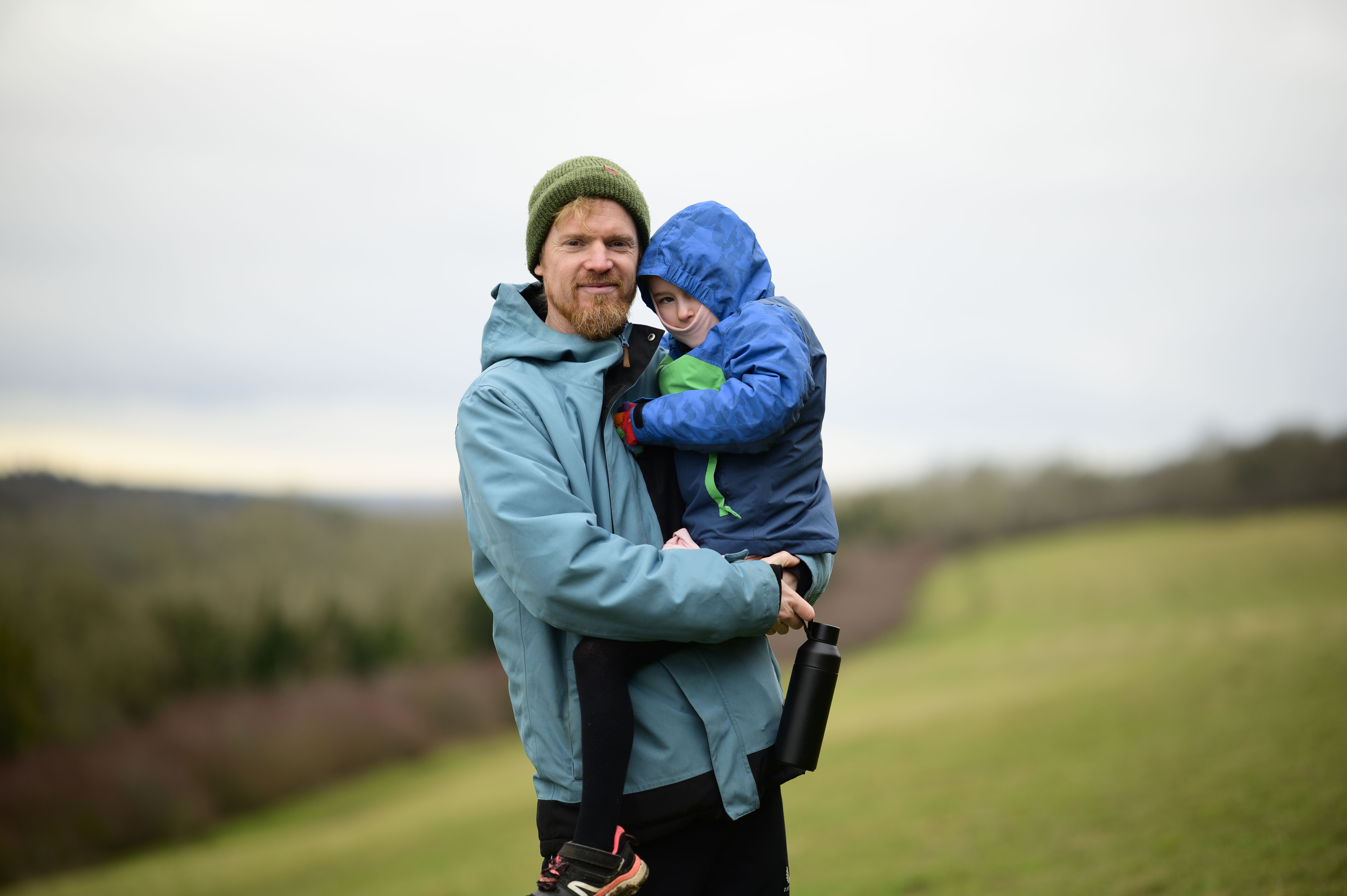 Viltrox AF 85mm F1.4 Pro lens sample gallery: man holding daughter on an open elevated view