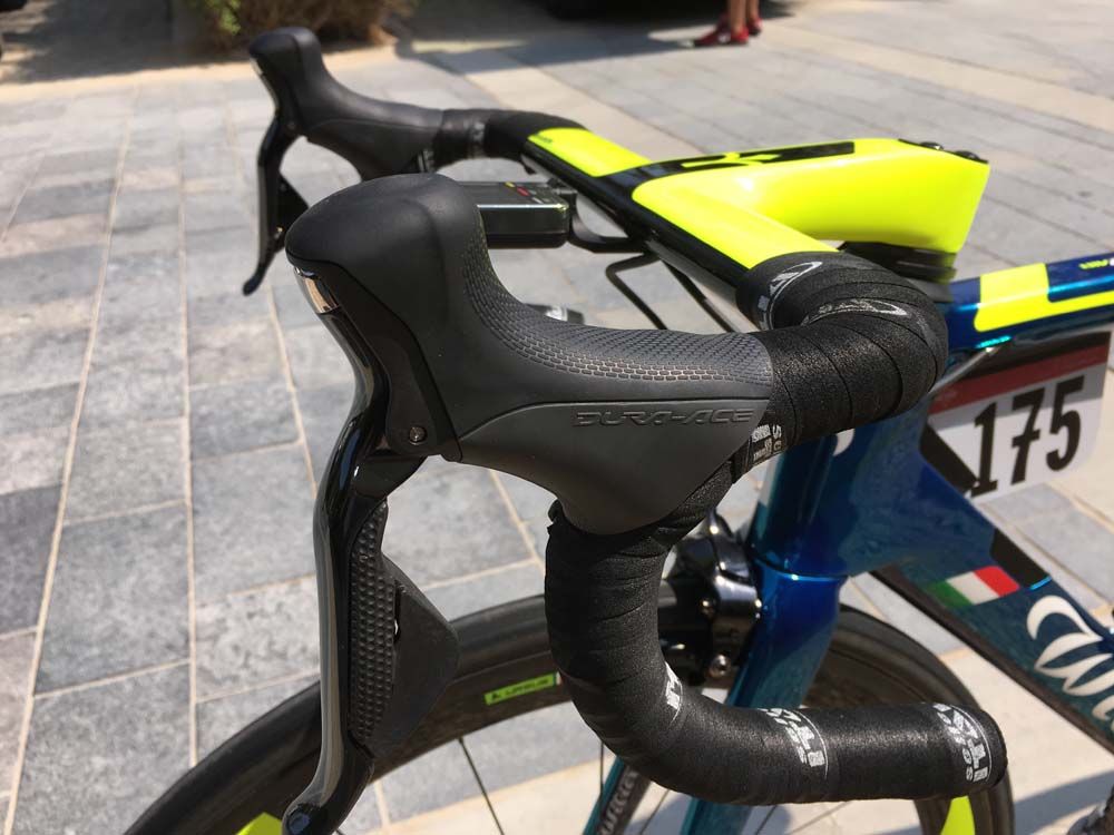 Pozzato prefers deep bars and smooth Selle Italia bar tape