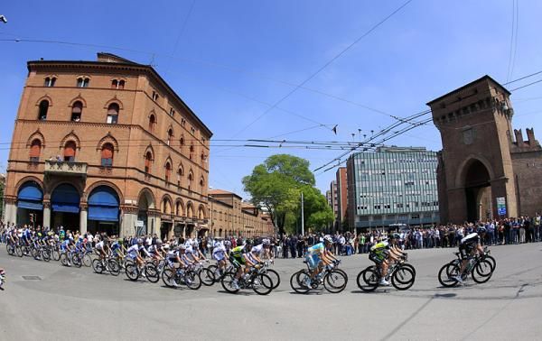 The Giro peloton en route from Modena to Fano during stage 5.