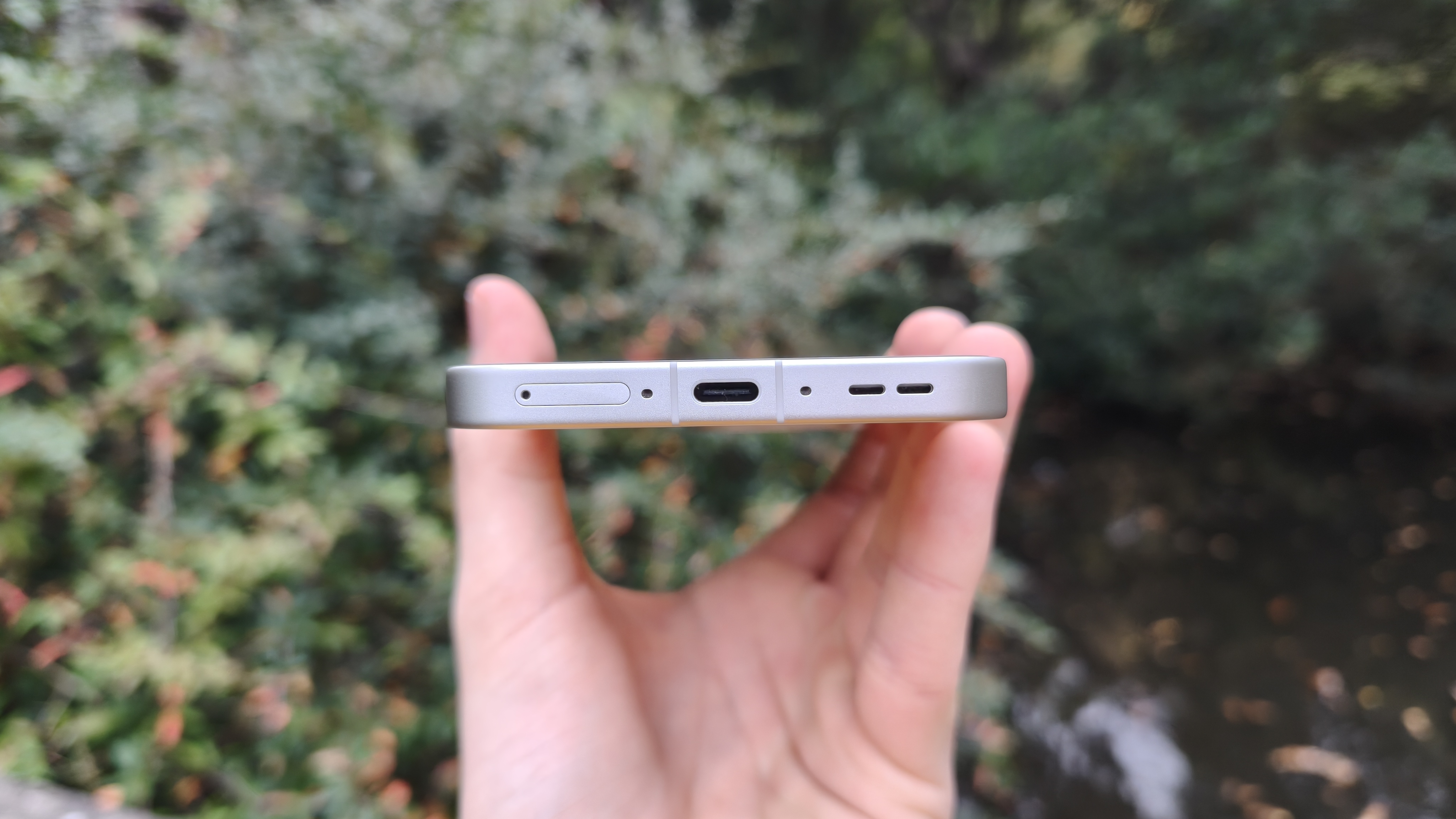 Oppo Find X9 Pro USB-C port