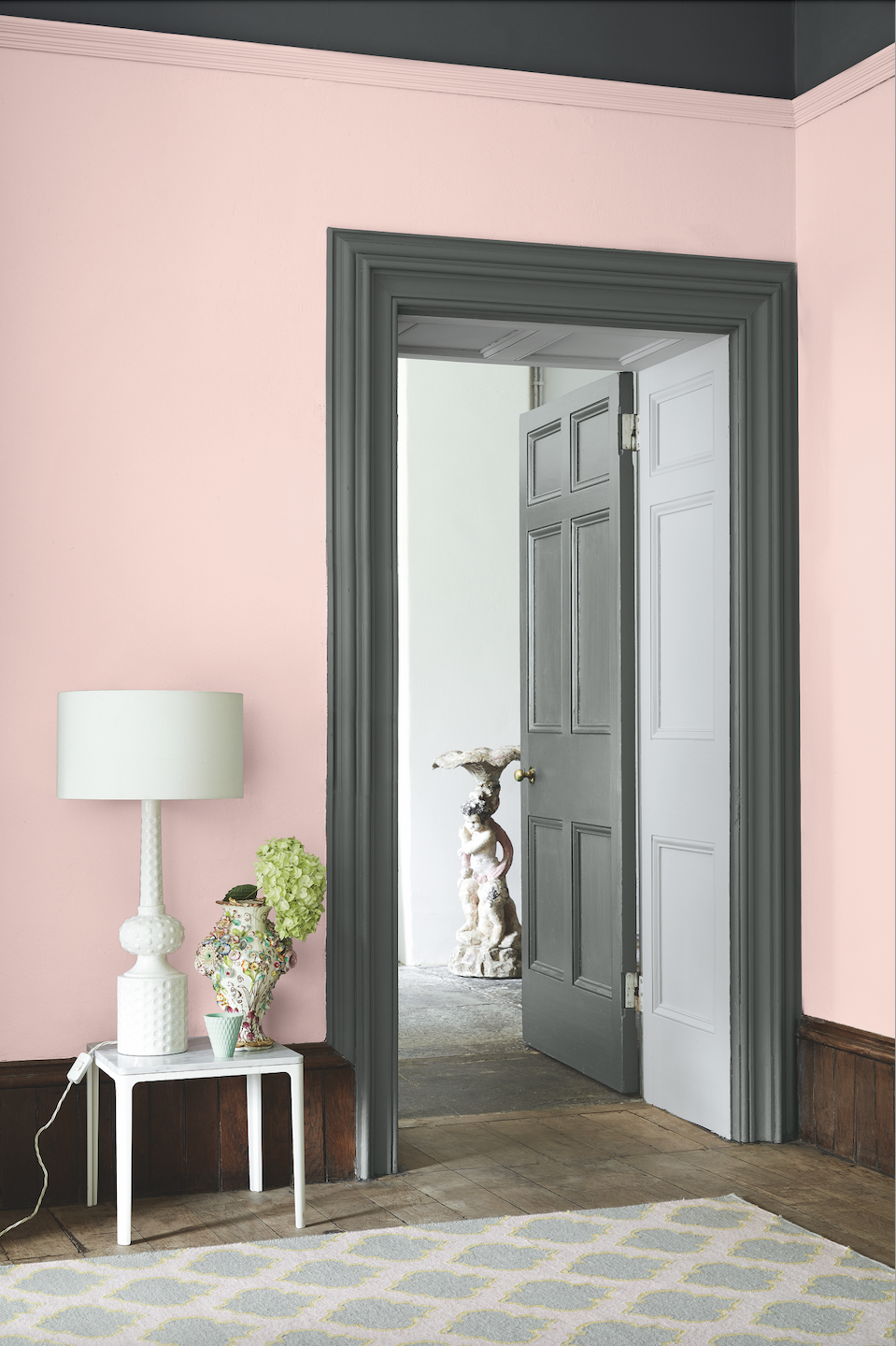 8 ideas for light walls with dark trim we love | Livingetc