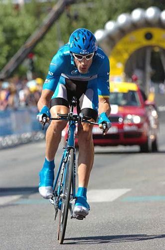 George Hincapie (Discovery) gets up to speed