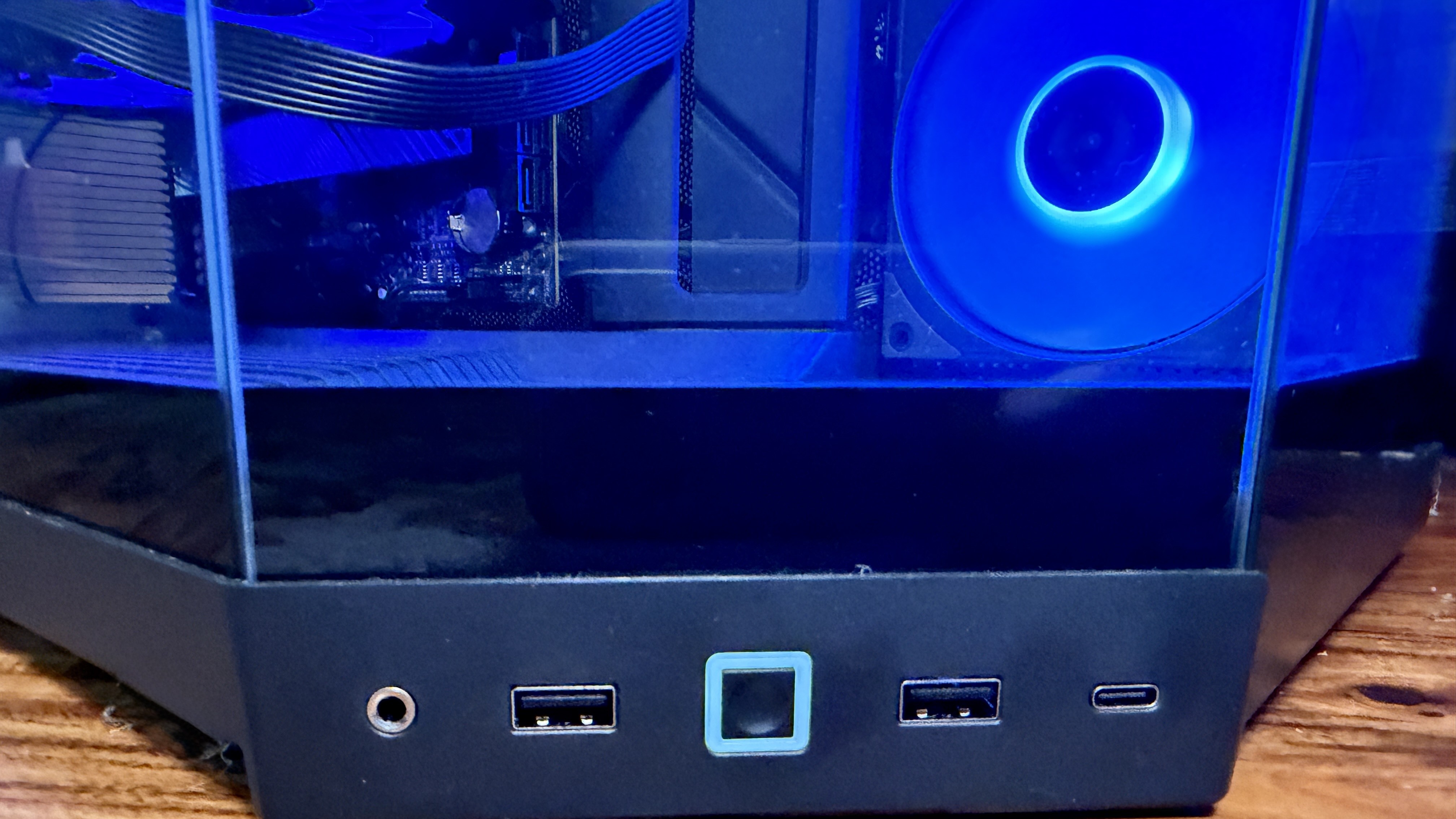 Hyte Y50 RGB