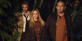 legends of tomorrow lucha de apuestas season 4 constantine sara mick rory the cw